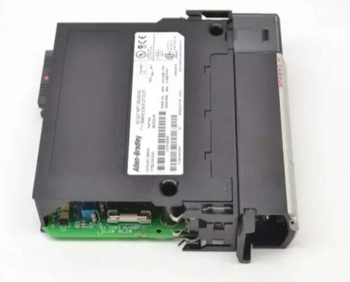 1756-OA16 Allen Bradley ControlLogix 16 Point D/O Modul 120-140 Volt AC