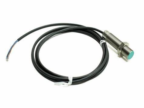 Pepperl Fuchs 8 mm Flush Sensor Kapasitif CBB8-18GS75-E2 untuk Deteksi yang Tepat