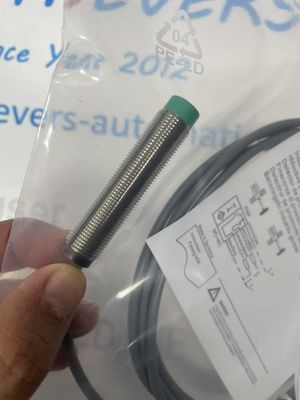 Siemens 3RG4022-0CD00 INDUKTIVE PROXIMITY SWITCH
