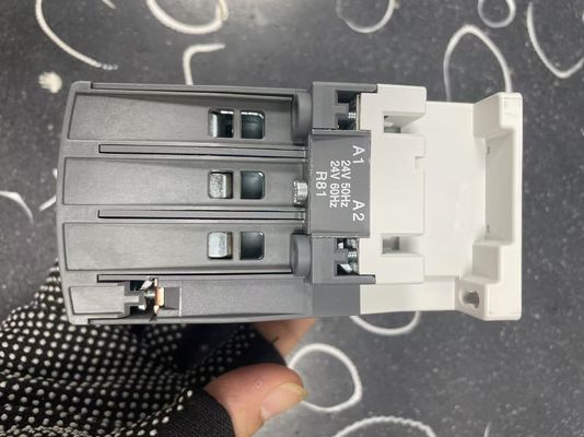 Kontaktor ABB AX40-30-10-81 Untuk Kisaran Tekanan 0-8 Bar