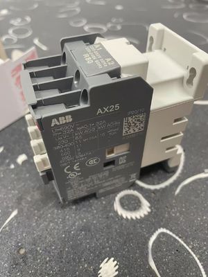 ABB AX25-30-10-80 Kontaktor AC Tipe sinyal ujung tunggal Unipolar dan Kelas Perlindungan IP67 untuk Kinerja Bertahan Lama
