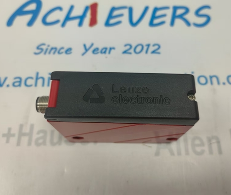 Sensor Diffuse Leuze HRT 96MP-1630-800-41 dengan penekanan latar belakang