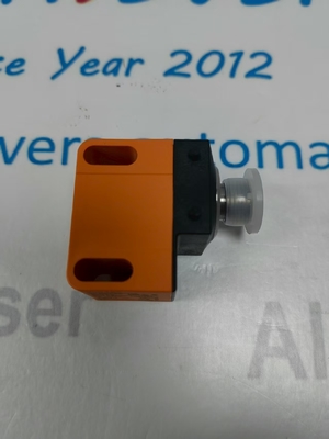 IFM IN5327 Sensor induktif ganda untuk alat penggerak katup