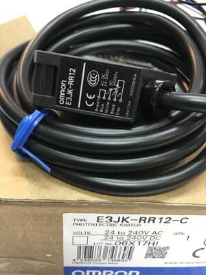 Sensor fotoelektrik presisi tinggi E3JK-RR12-C dari OMRON